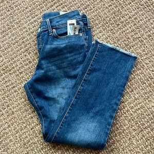 Distressed ankle jeans